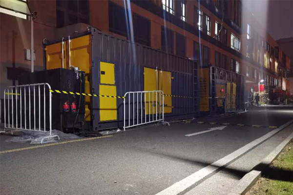 西昌柴油发电机组的输出电压是如何调节的？