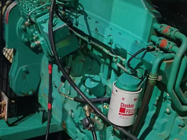 西昌如何确定新的发电机组控制系统是否与原系统兼容？