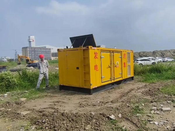 西昌200KW柴油发电机机组每小时的油耗量受哪些因素影响？